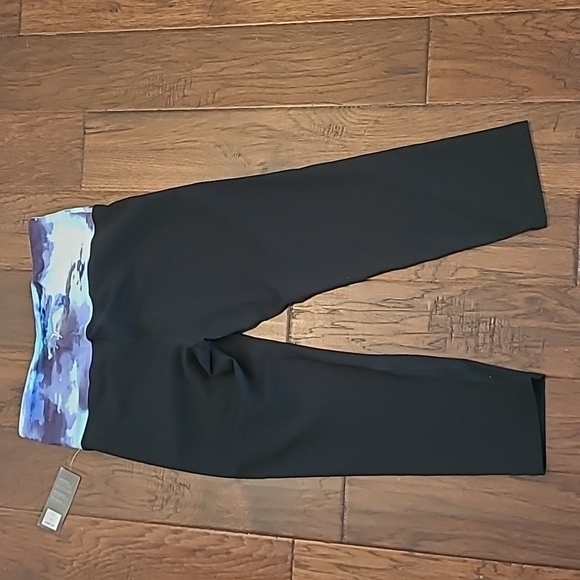 NWT Old Navy women's Cropped leggings with Abstract Waistband size Large Tall - Picture 2 of 6